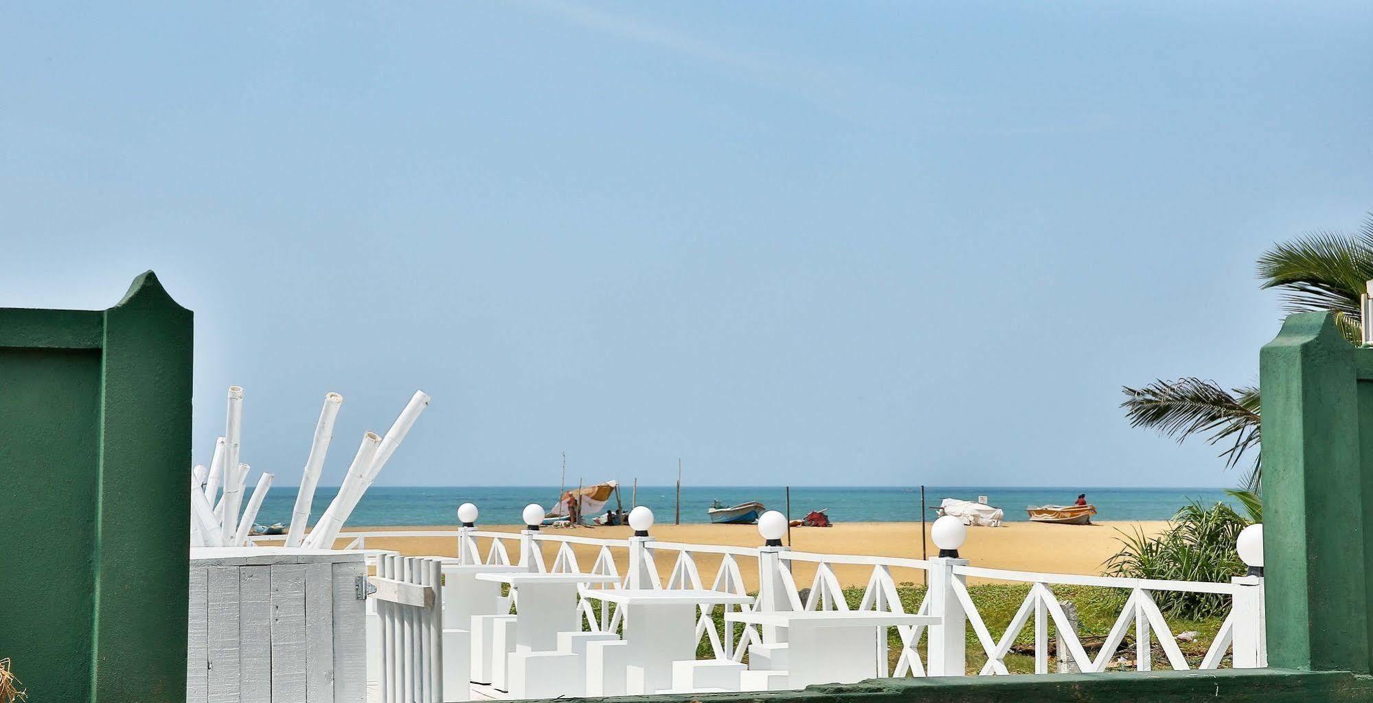 The Reef Beach Hotel 니곰보 외부 사진