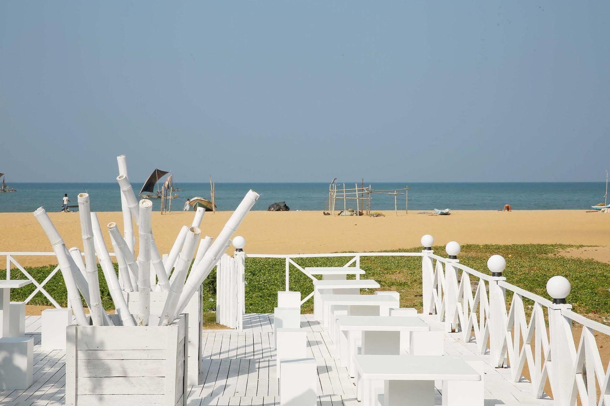 The Reef Beach Hotel 니곰보 외부 사진